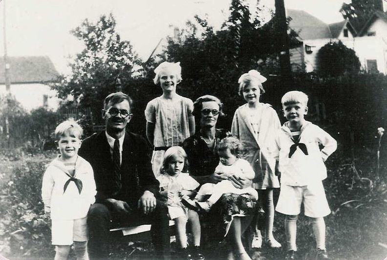 Ungers Family 1930 Something.jpg